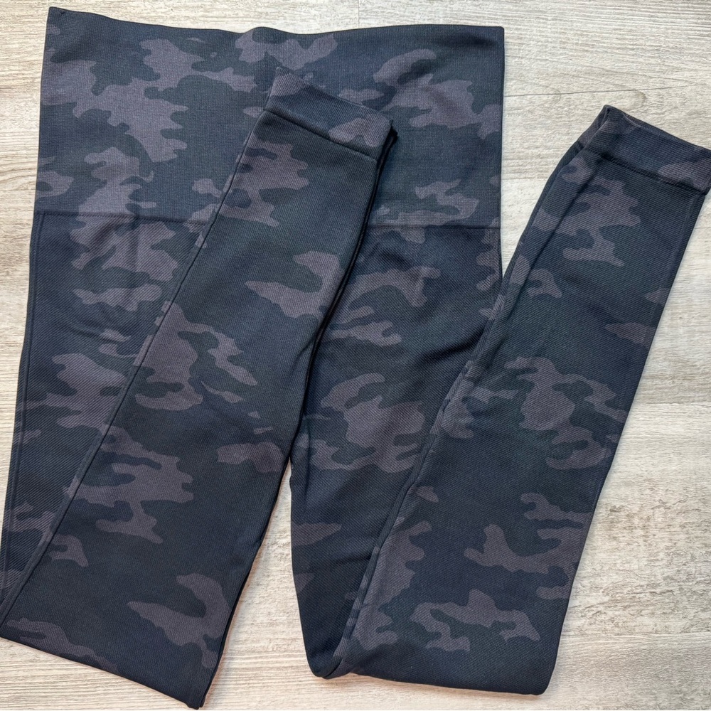 Spanx Ribbed Knit Seamless Legging - Black Camo
